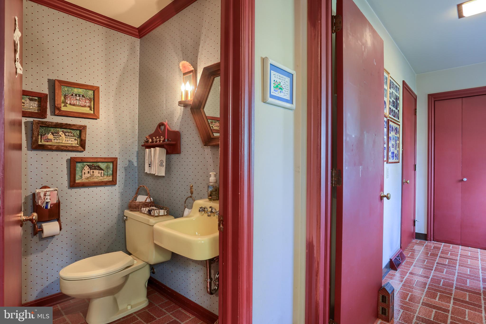 1705 Valley Forge Road Lancaster, PA 17603 - Photo 20 of 31 First Floor Half Bath