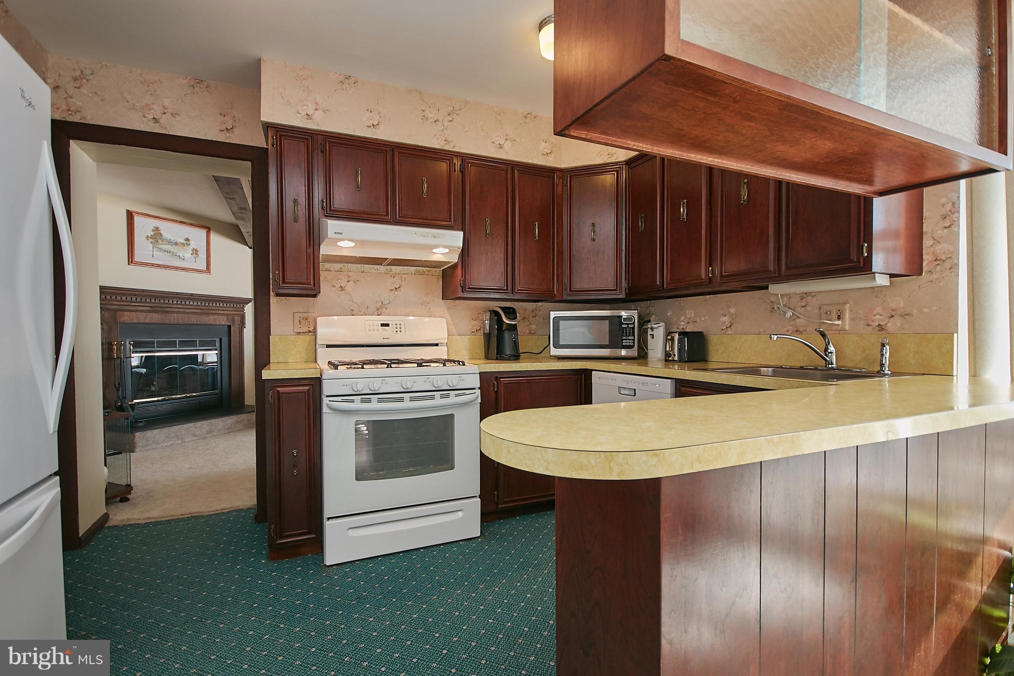 7311 Floyd Avenue Springfield, VA 22150 - Photo 9 of 33 Kitchen leads to Family Room Addition