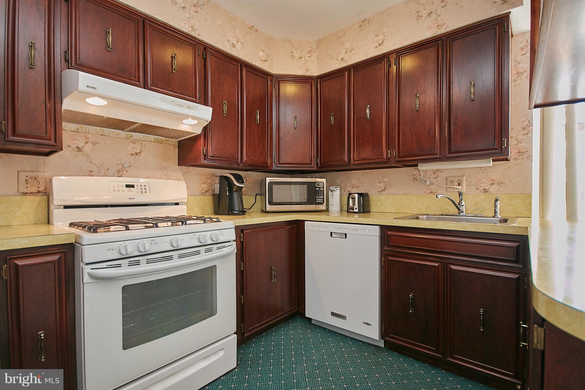 7311 Floyd Avenue Springfield, VA 22150 - Photo 10 of 33 Updated Appliances incl. 5 Burner Range
