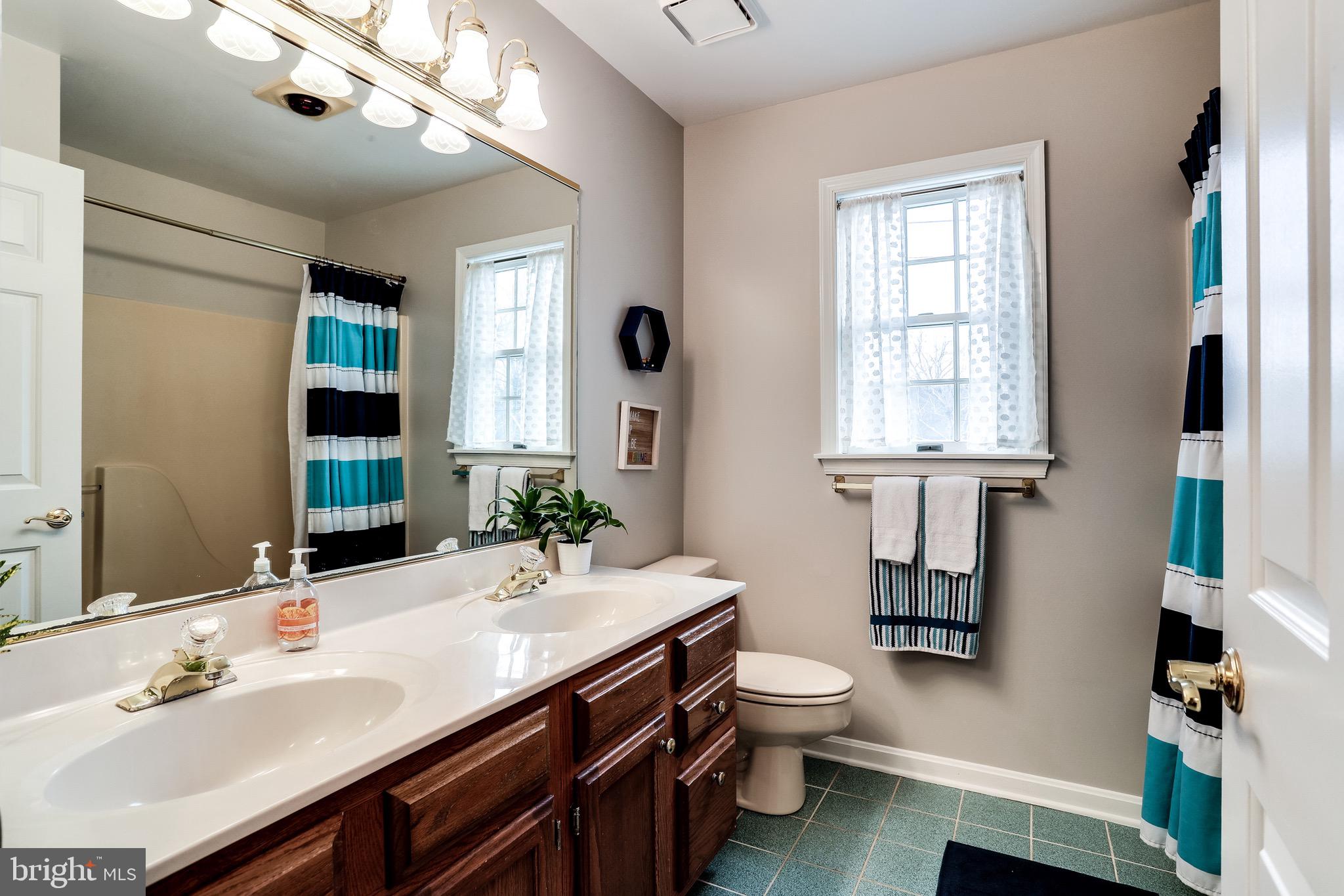 3013 Dunbrin Road Baltimore, MD 21222 - Photo 28 of 40 Hall bathroom has plenty of space