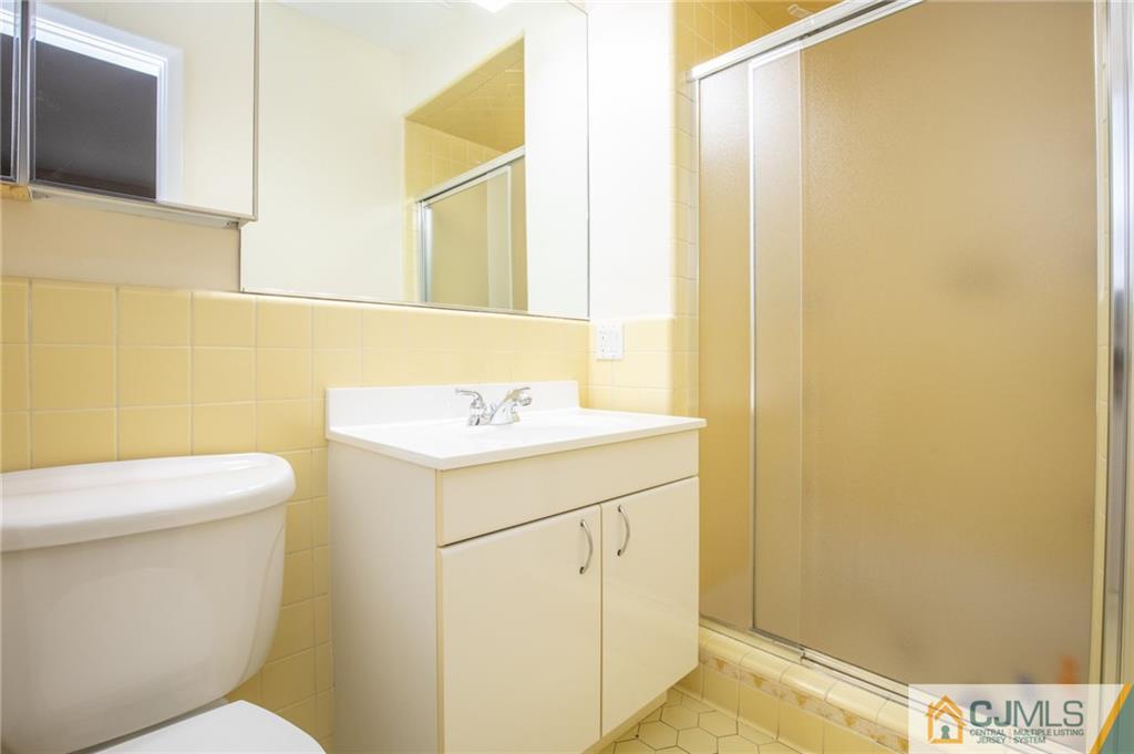 9 Hamlin Road Edison, NJ 08817 - Photo 15 of 24 Gallery Image 15