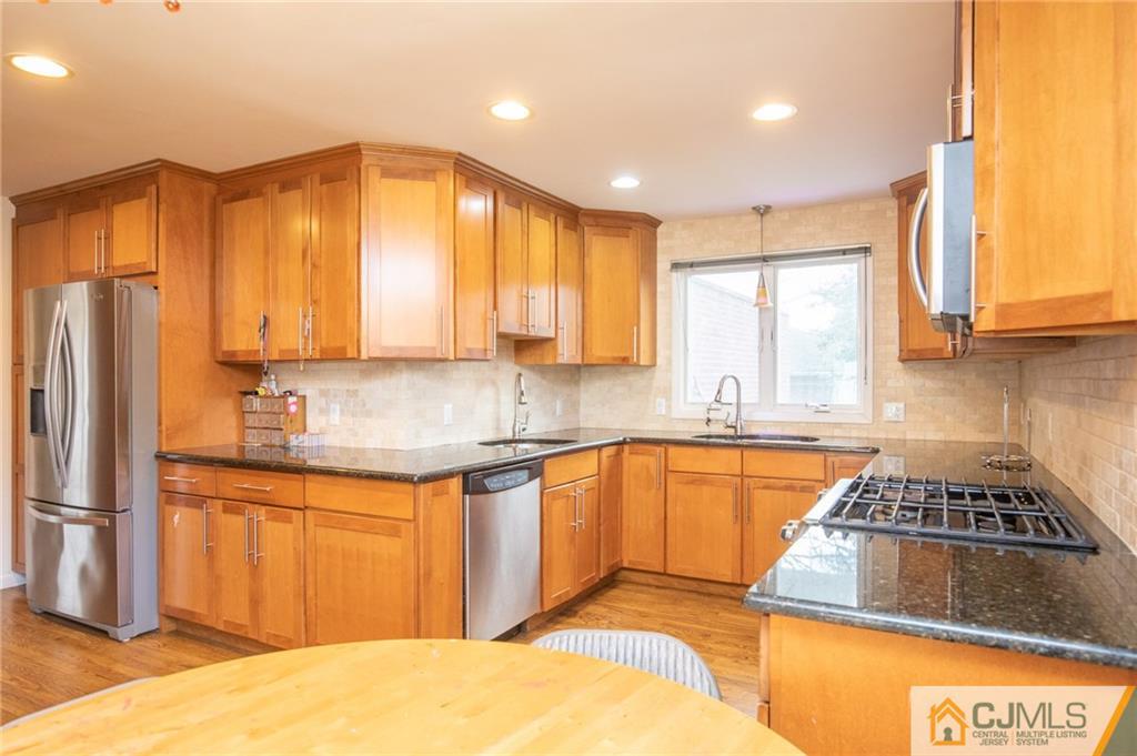 9 Hamlin Road Edison, NJ 08817 - Photo 4 of 24 Gallery Image 4