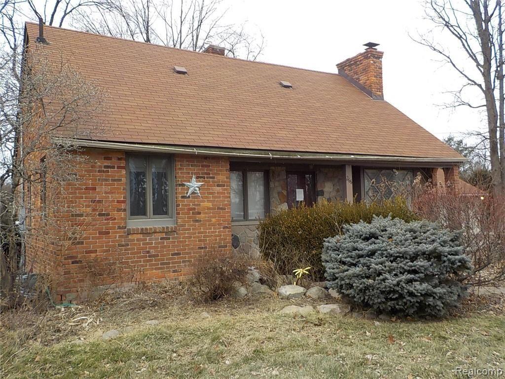 266 Nawakwa Road Rochester Hills, MI 48307 - Photo 2 of 29