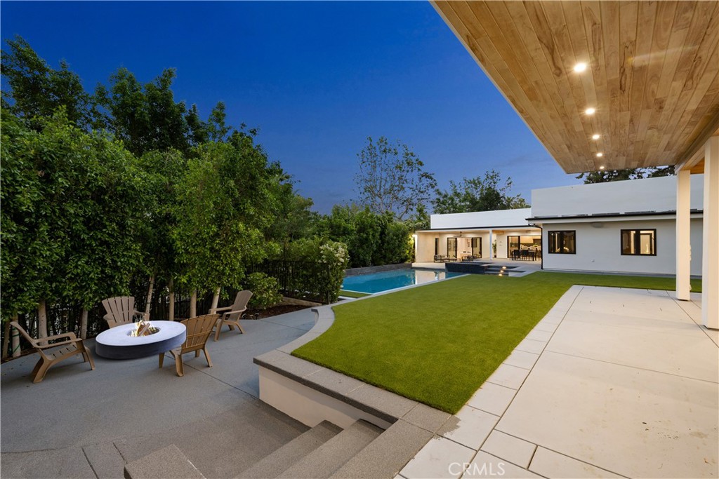 4731 Caritina Drive Tarzana, CA 91356 - Photo 21 of 42 a view of a patio with a table and chairs under an umbrella