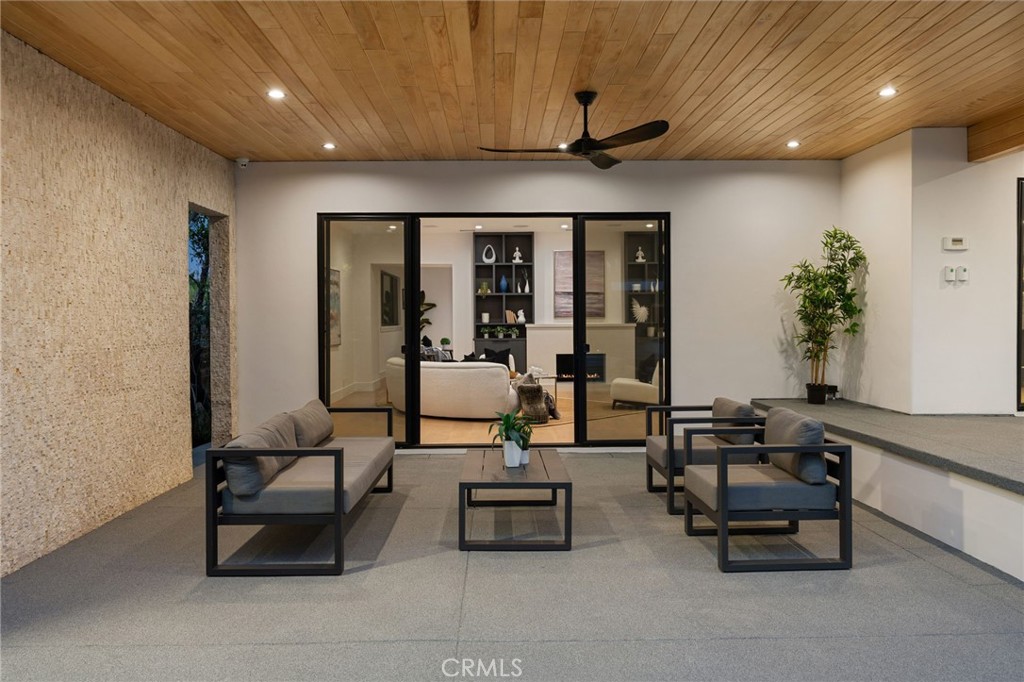 4731 Caritina Drive Tarzana, CA 91356 - Photo 22 of 42 a room with furniture