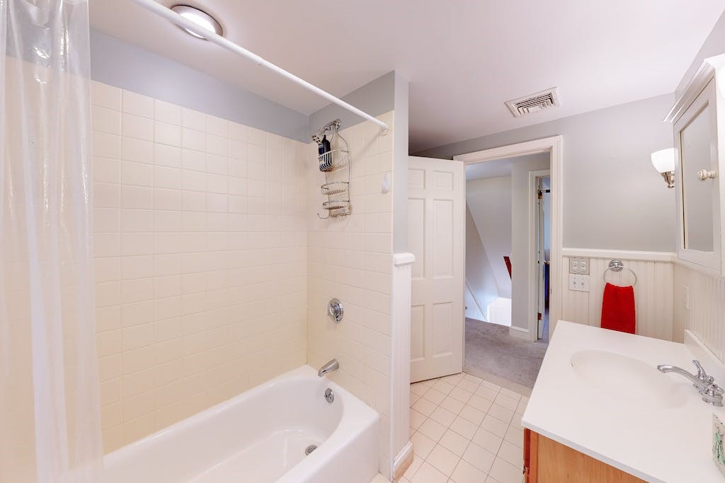 17 Wildflower Road Barrington, RI 02806 - Photo 33 of 34 Gallery Image 33
