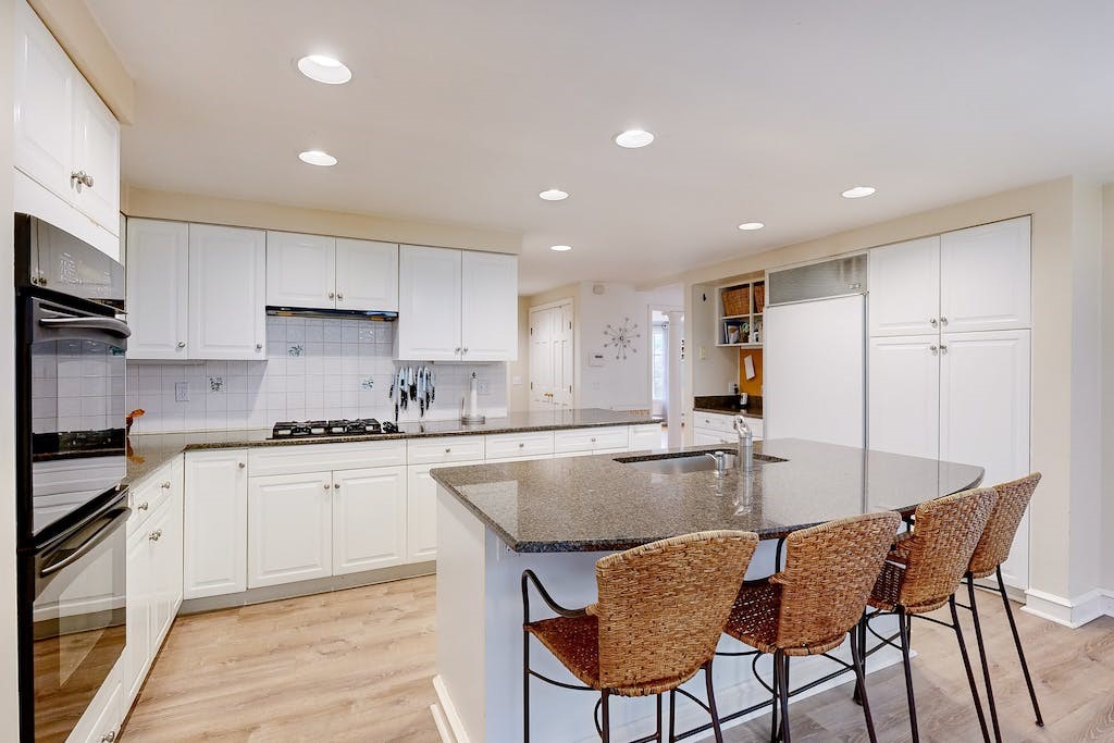 17 Wildflower Road Barrington, RI 02806 - Photo 6 of 34 Spacious kitchen with countertop eat-in