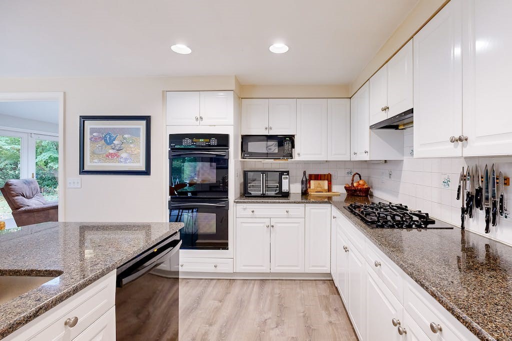17 Wildflower Road Barrington, RI 02806 - Photo 8 of 34 Gallery Image 8