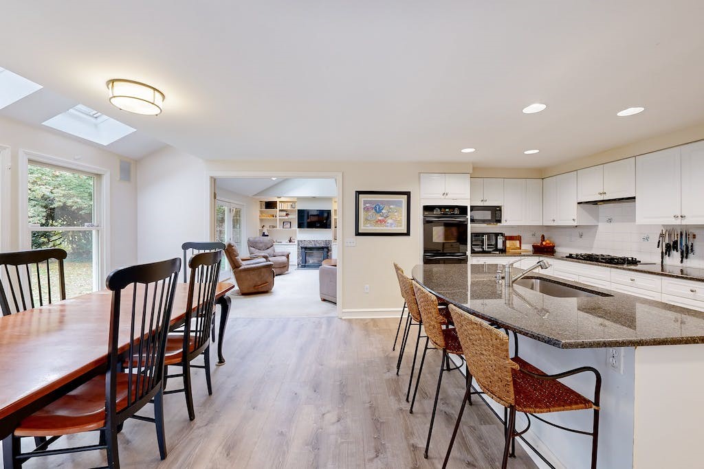 17 Wildflower Road Barrington, RI 02806 - Photo 9 of 34 Gallery Image 9