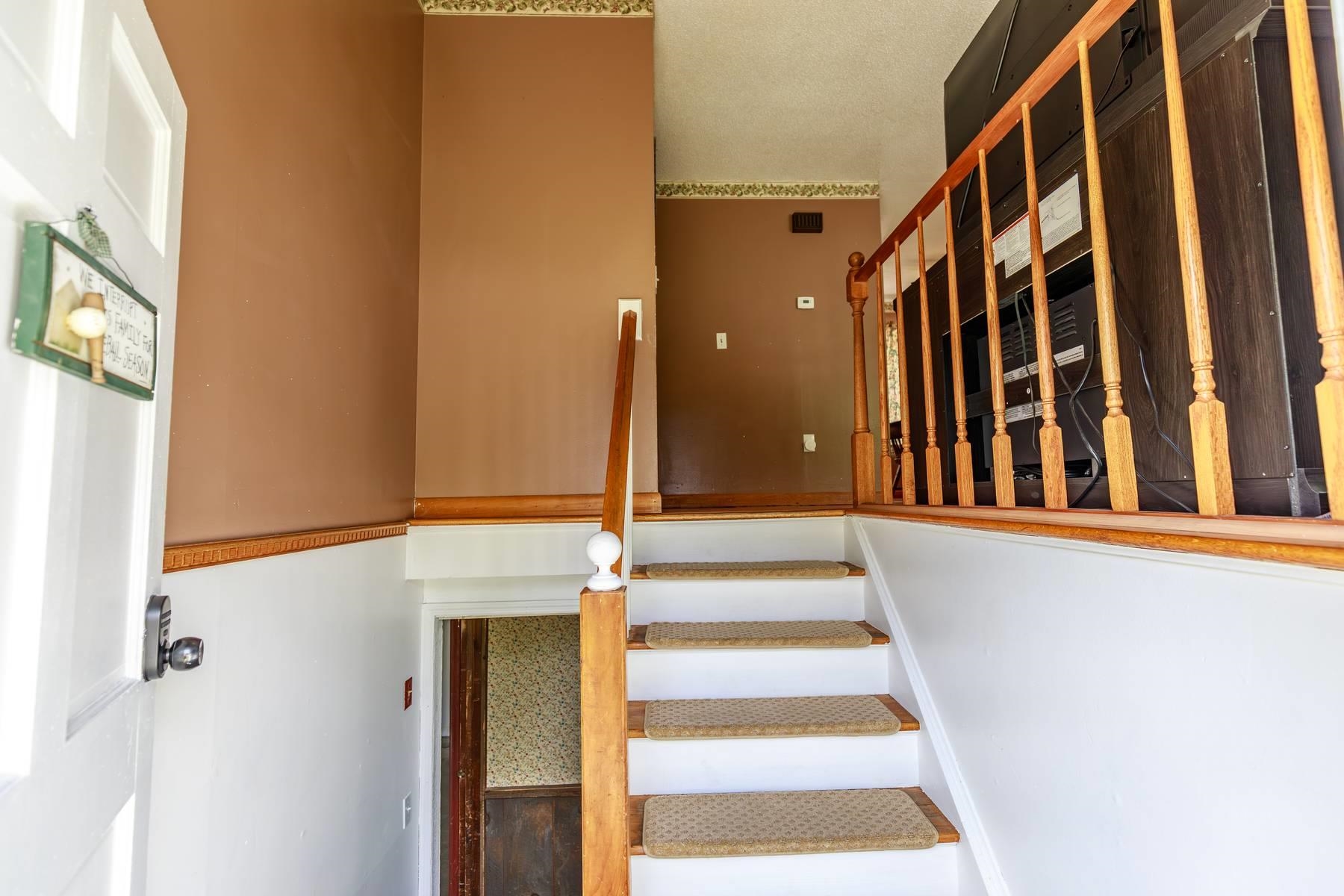48 Carriage Hill Road Brattleboro, VT 05301 - Photo 2 of 38