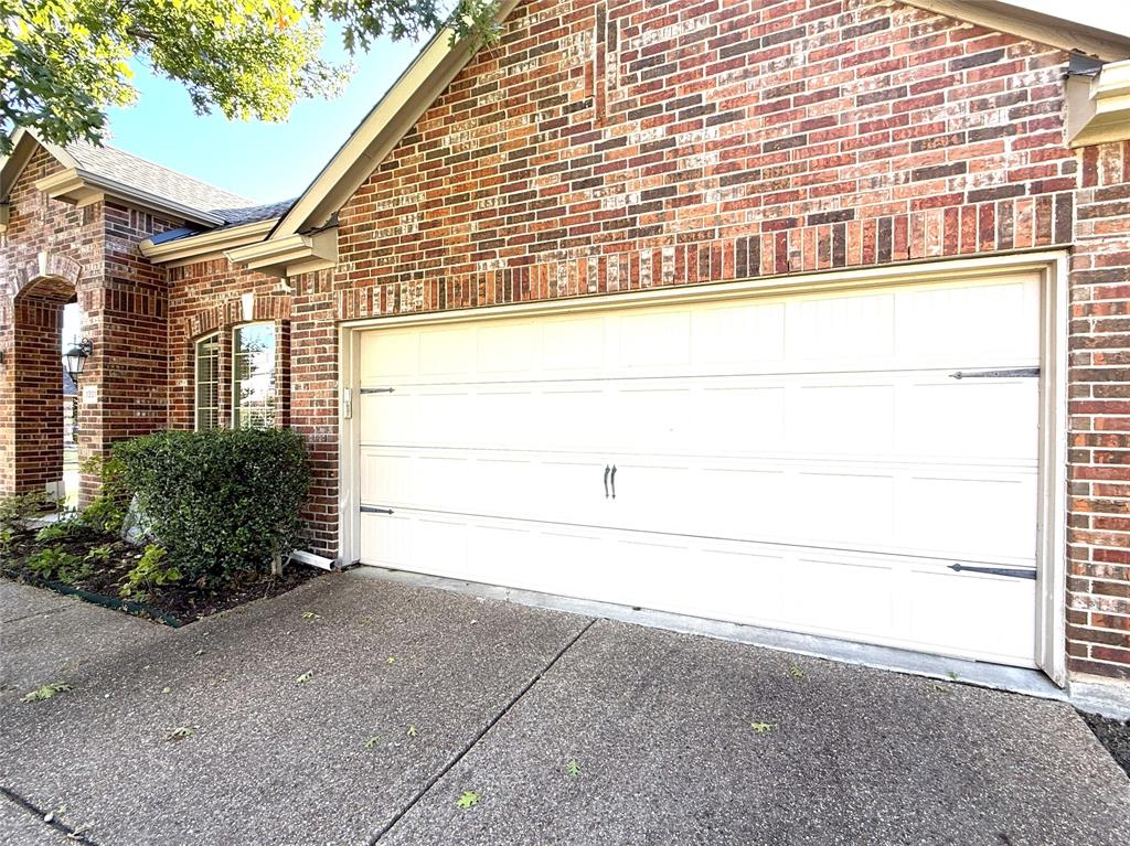 1301 Meadow Ranch Road McKinney, TX 75071 - Photo 8 of 40 Garage featuring driveway