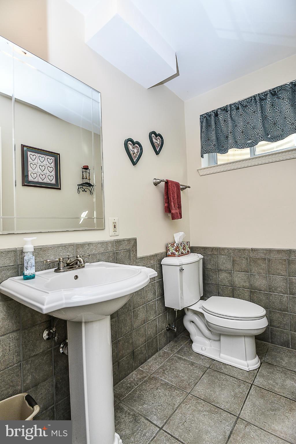 6902 Brisbane Street Springfield, VA 22152 - Photo 11 of 27 Bath