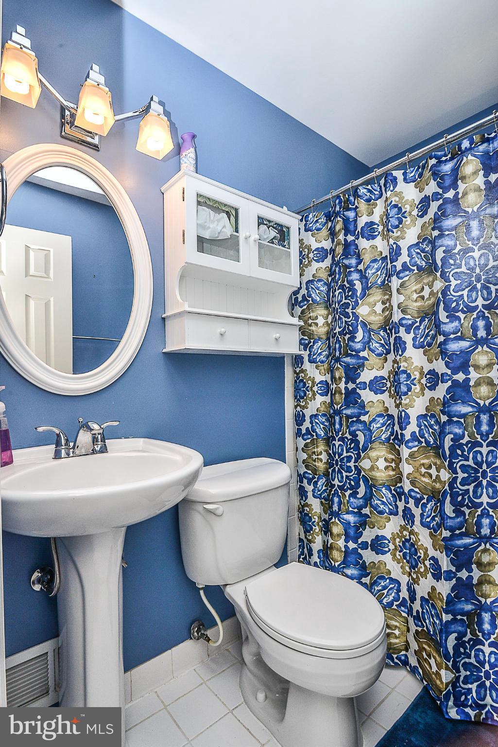 6902 Brisbane Street Springfield, VA 22152 - Photo 22 of 27 Bath