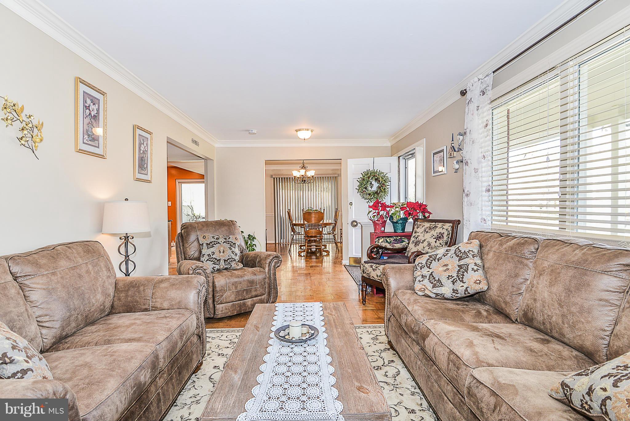 6902 Brisbane Street Springfield, VA 22152 - Photo 4 of 27 Living Room