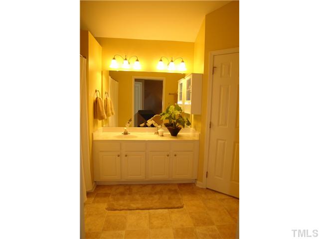 4716 Delta Ridge Court Raleigh, NC 27612 - Photo 15 of 24 Gallery Image 15