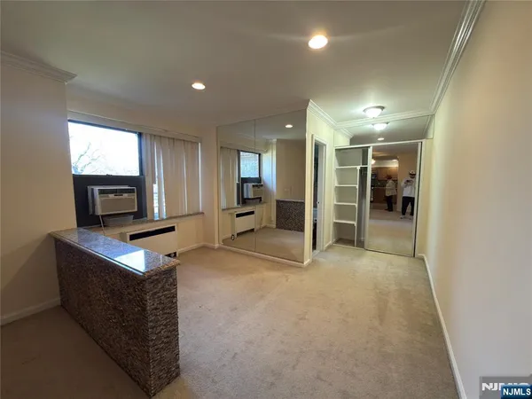 $1,555 | 400 Fairview Avenue, Unit 3D, Fort Lee, NJ 07024