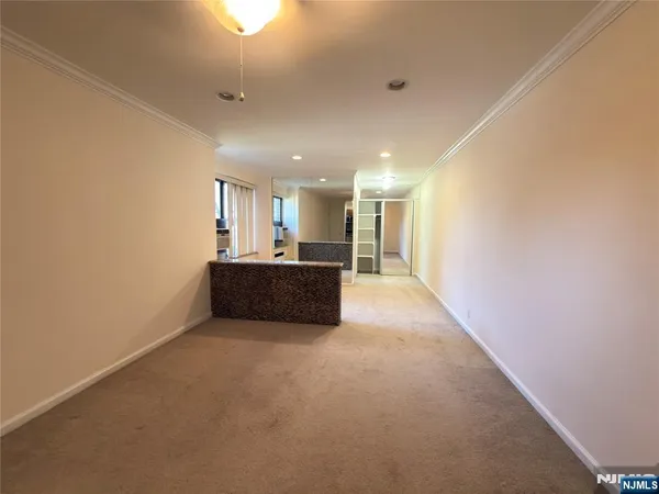 $1,555 | 400 Fairview Avenue, Unit 3D, Fort Lee, NJ 07024