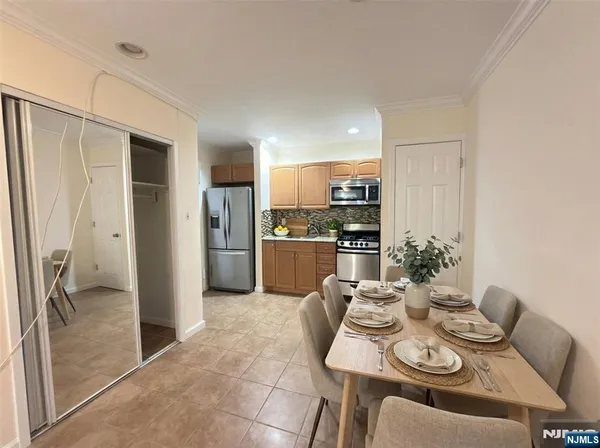 $1,555 | 400 Fairview Avenue, Unit 3D, Fort Lee, NJ 07024