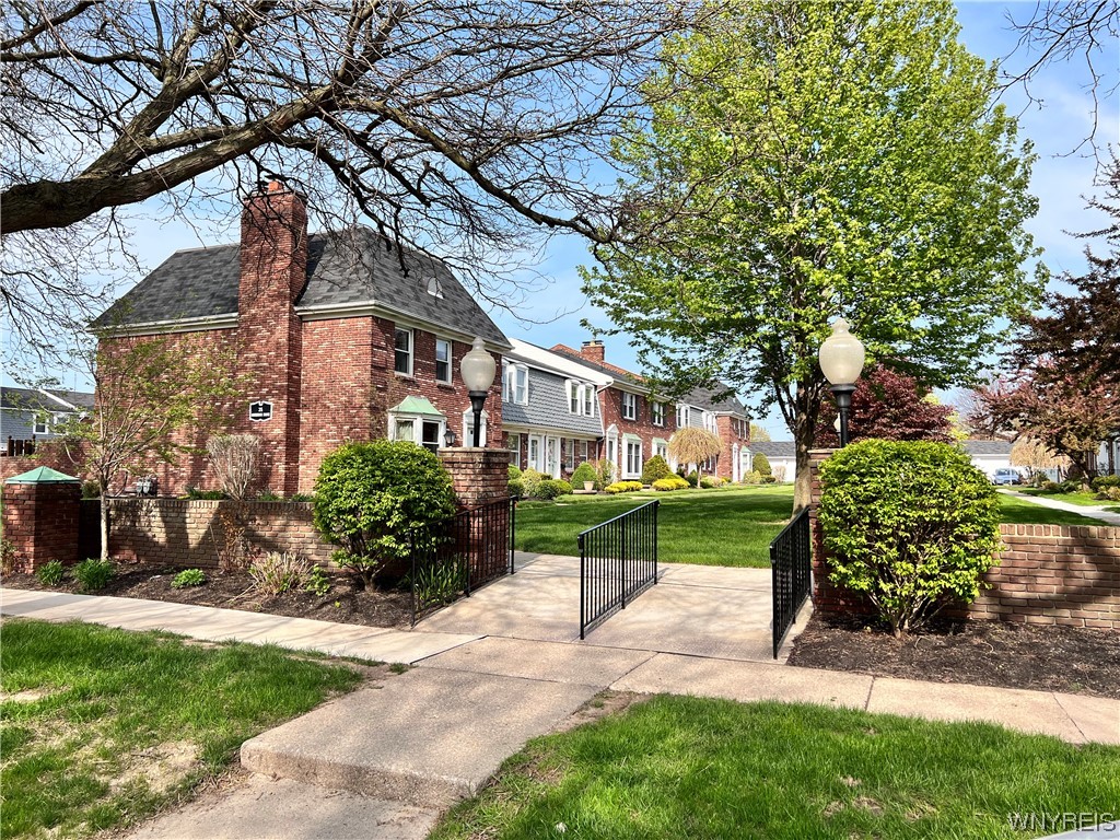 35 Oakbrook Drive, Unit E Amherst, NY 14221 - Photo 3 of 30