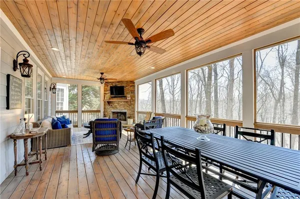 a en suite bathroom with a double vanity sink and a mirror