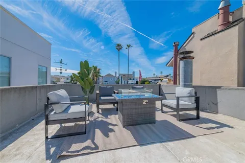 $2,950,000 | 920 West Balboa Boulevard, Newport Beach, CA 92661