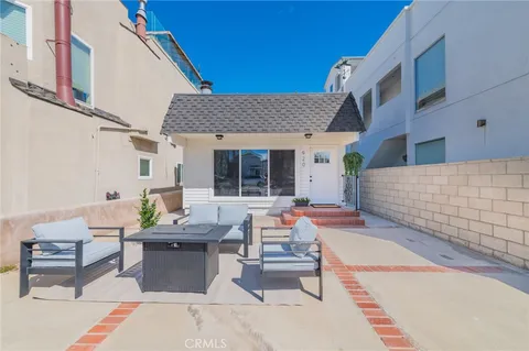 $2,950,000 | 920 West Balboa Boulevard, Newport Beach, CA 92661