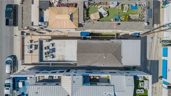 $2,750,000 | 920 West Balboa Boulevard, Newport Beach, CA 92661