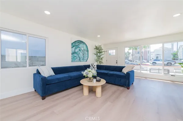 $2,750,000 | 920 West Balboa Boulevard, Newport Beach, CA 92661