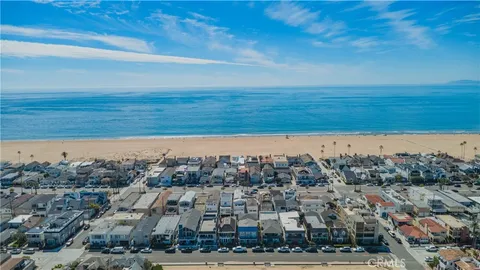 $2,950,000 | 920 West Balboa Boulevard, Newport Beach, CA 92661