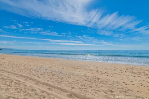 $2,950,000 | 920 West Balboa Boulevard, Newport Beach, CA 92661