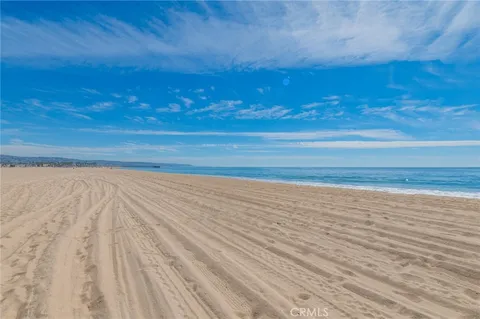 $2,950,000 | 920 West Balboa Boulevard, Newport Beach, CA 92661