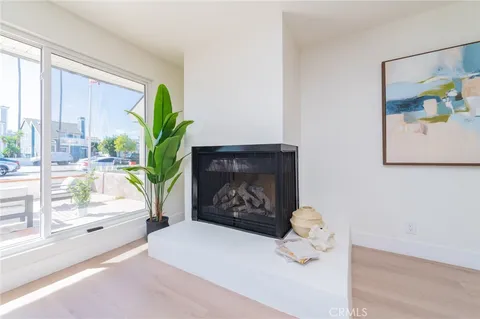 $2,950,000 | 920 West Balboa Boulevard, Newport Beach, CA 92661