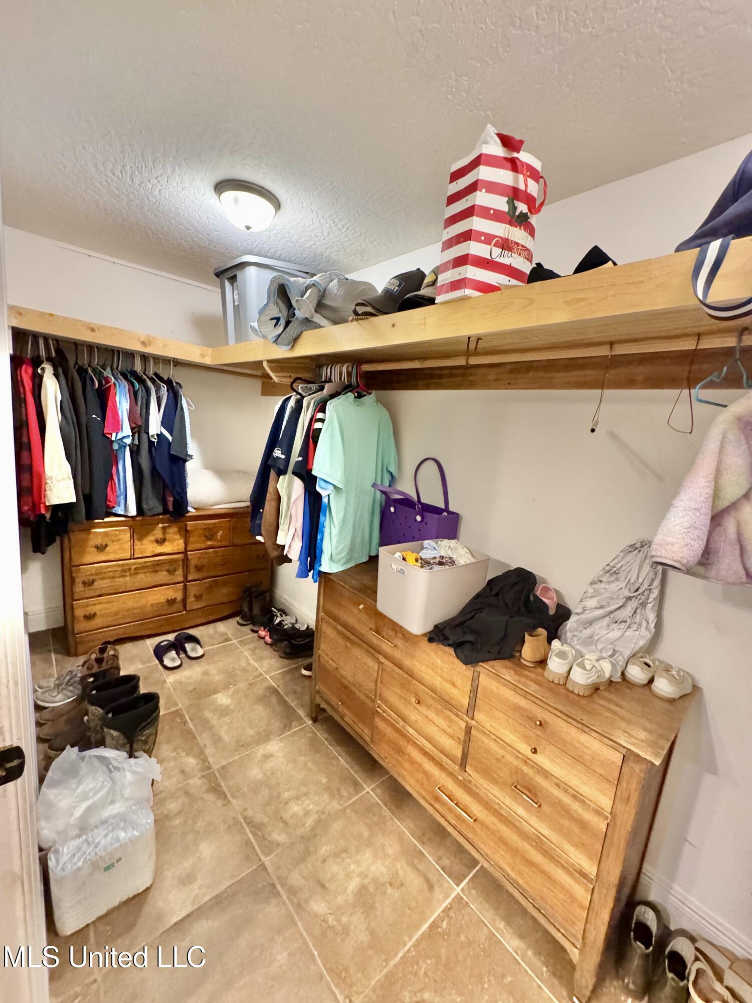 1104 Highway 513 Enterprise, MS 39330 - Photo 13 of 19 Master closet