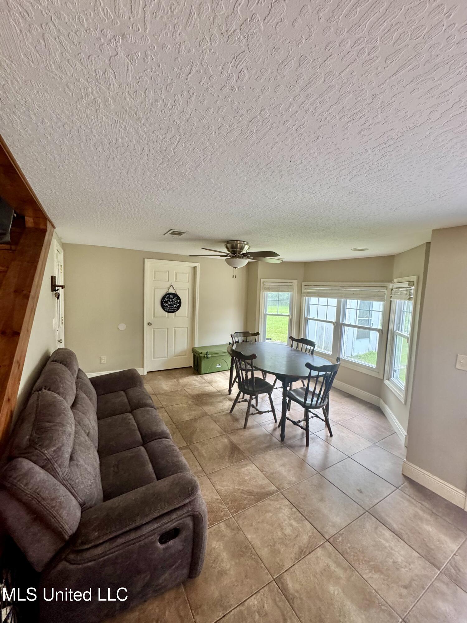 1104 Highway 513 Enterprise, MS 39330 - Photo 7 of 19 IMG_7163