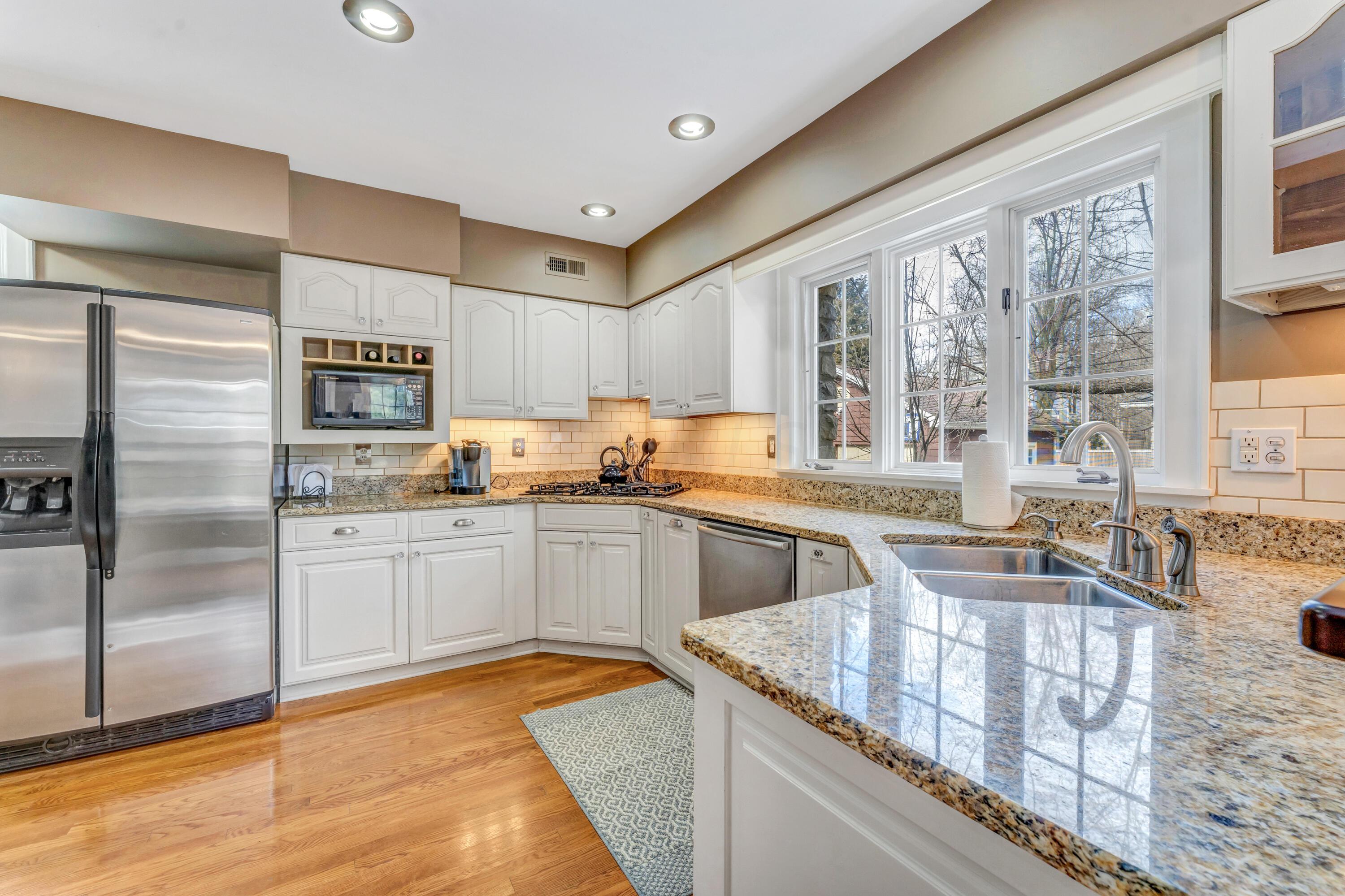 2434 Bryden Road Bexley, OH 43209 - Photo 14 of 50 DSC00082-2