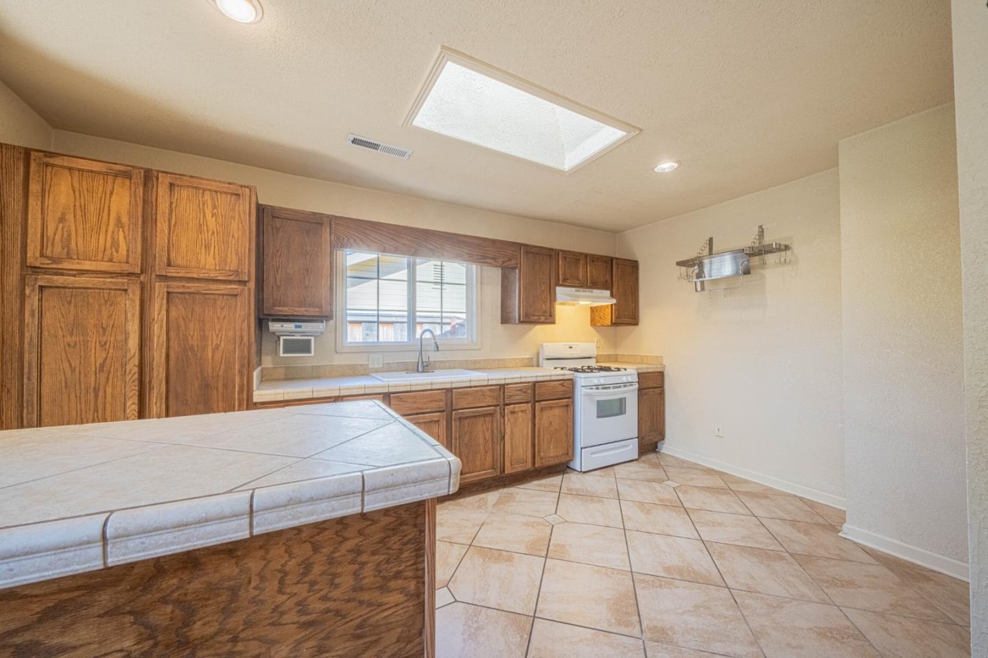 40 Oak Street Salinas, CA 93901 - Photo 10 of 28