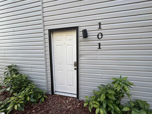 $87,500 | 125 Maple Street, Unit 101, Pendleton, SC 29670