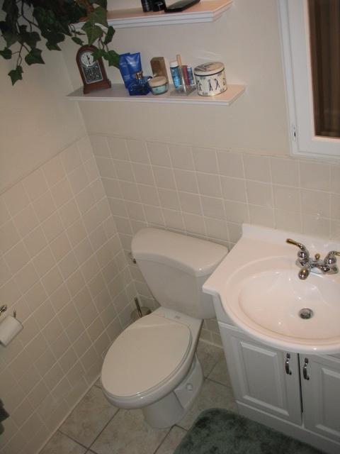 2505 Montvale Road Southwest Roanoke, VA 24015 - Photo 14 of 19 Bath photo 1
