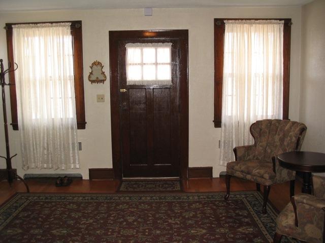 2505 Montvale Road Southwest Roanoke, VA 24015 - Photo 5 of 19 Living Room 2