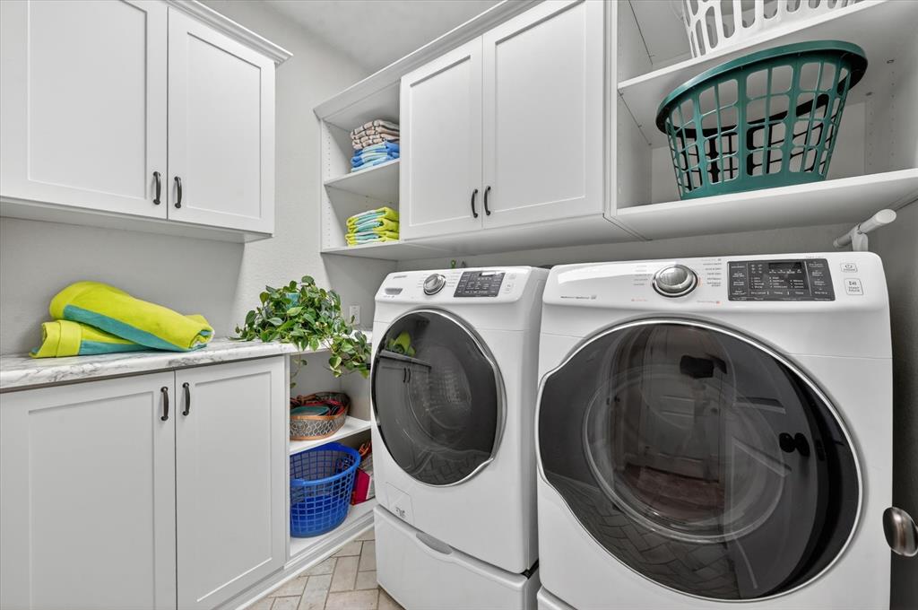 6656 Roughleaf Ridge Road Flower Mound, TX 76226 - Photo 27 of 40 a utility room with dryer and washer