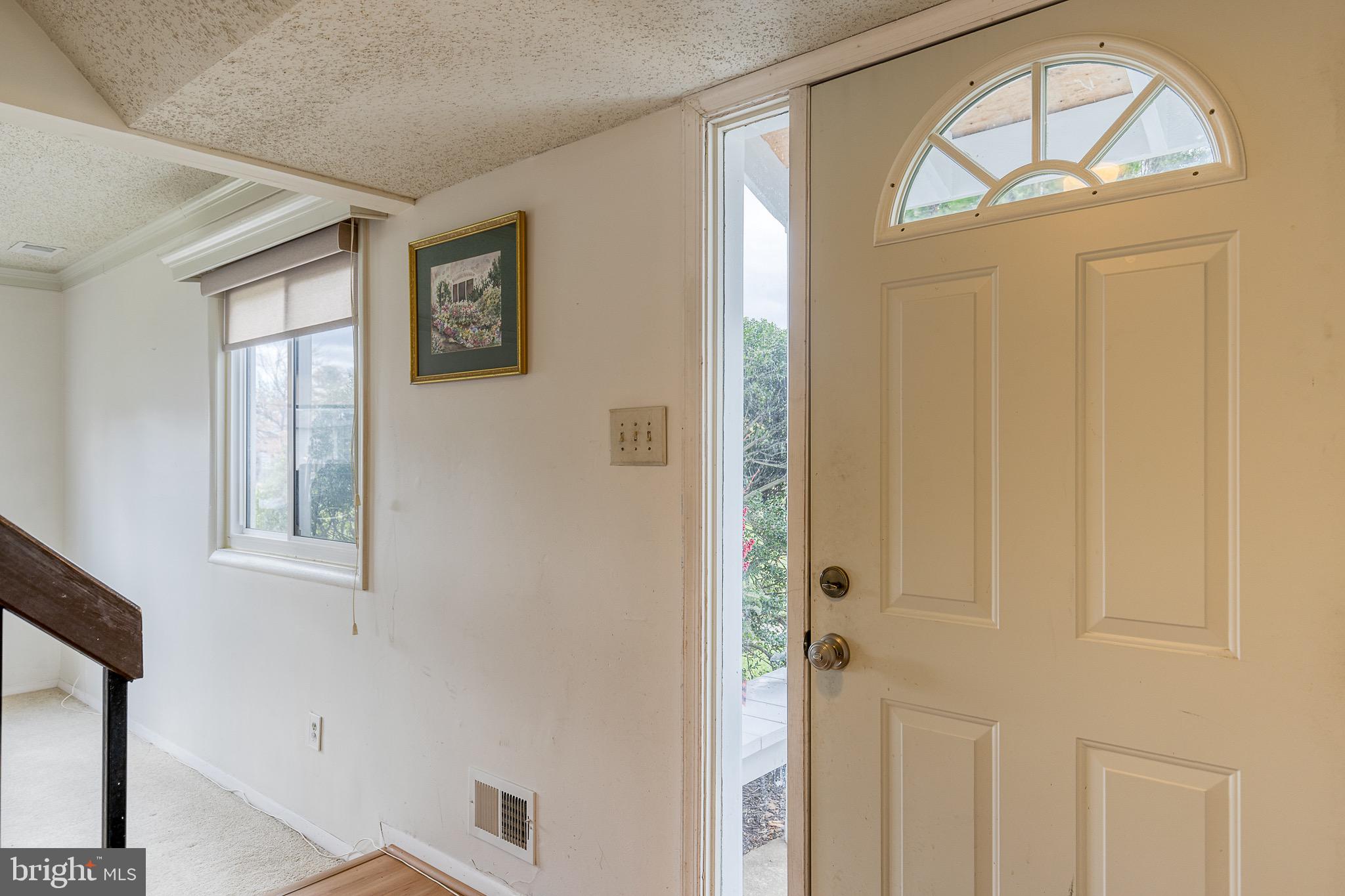 227 North Cottage Road Sterling, VA 20164 - Photo 4 of 33 Gallery Image 4