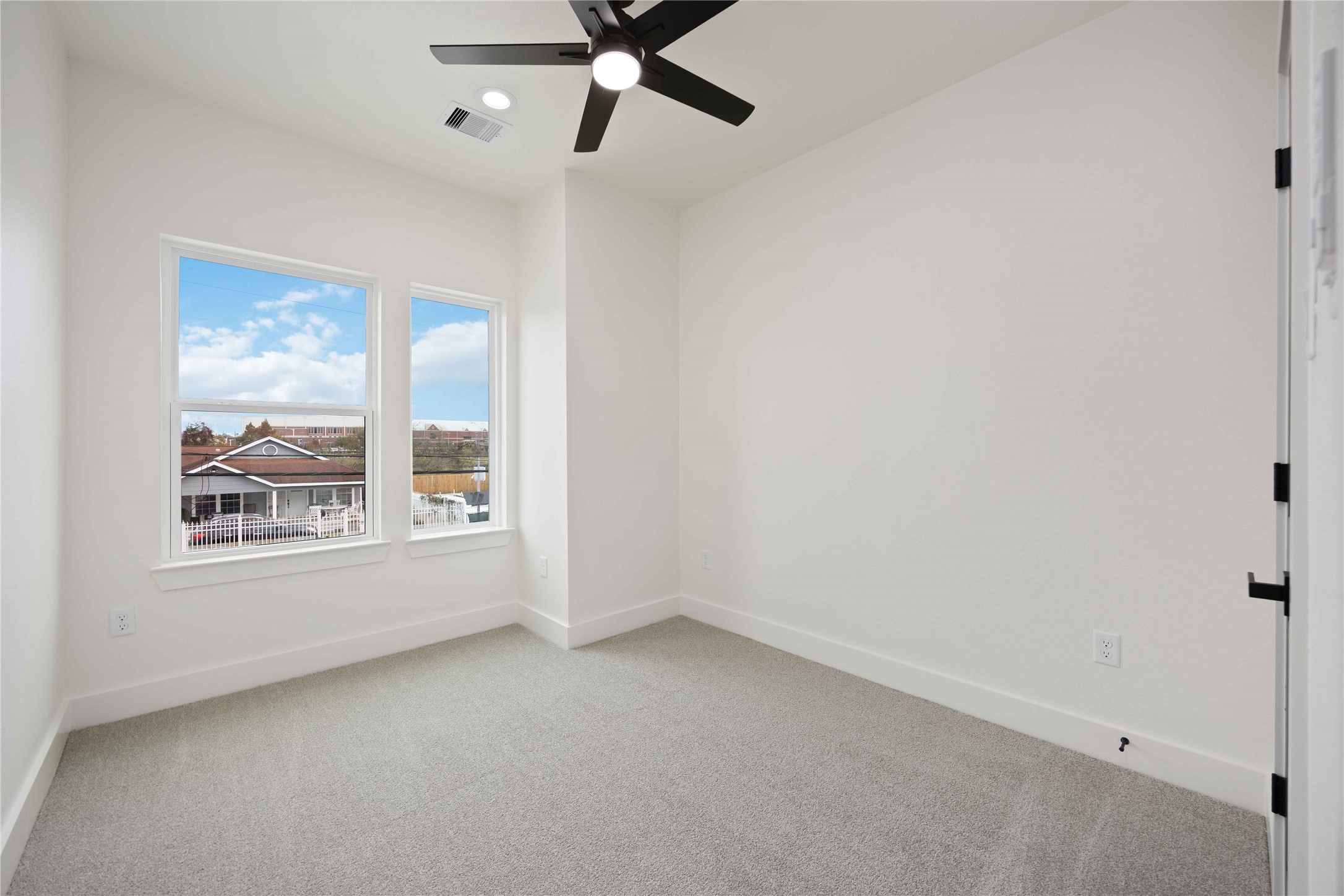 3528 Amos Street Houston, TX 77021 - Photo 16 of 30 an empty room with a window