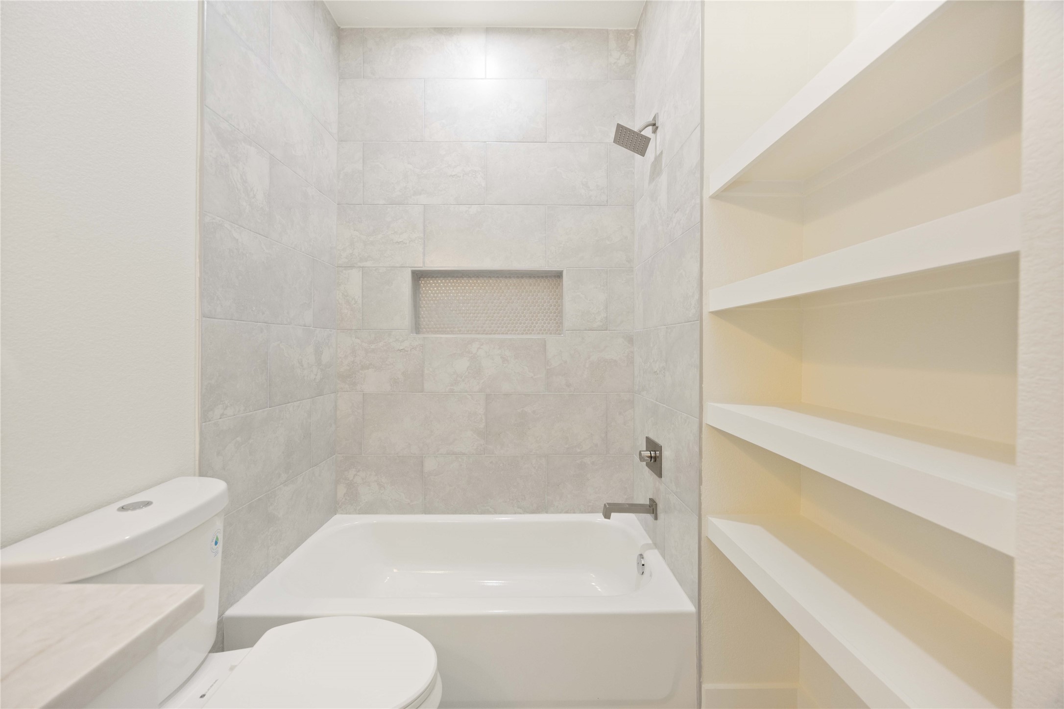 3528 Amos Street Houston, TX 77021 - Photo 18 of 30 a bathroom with a toilet and a bathtub