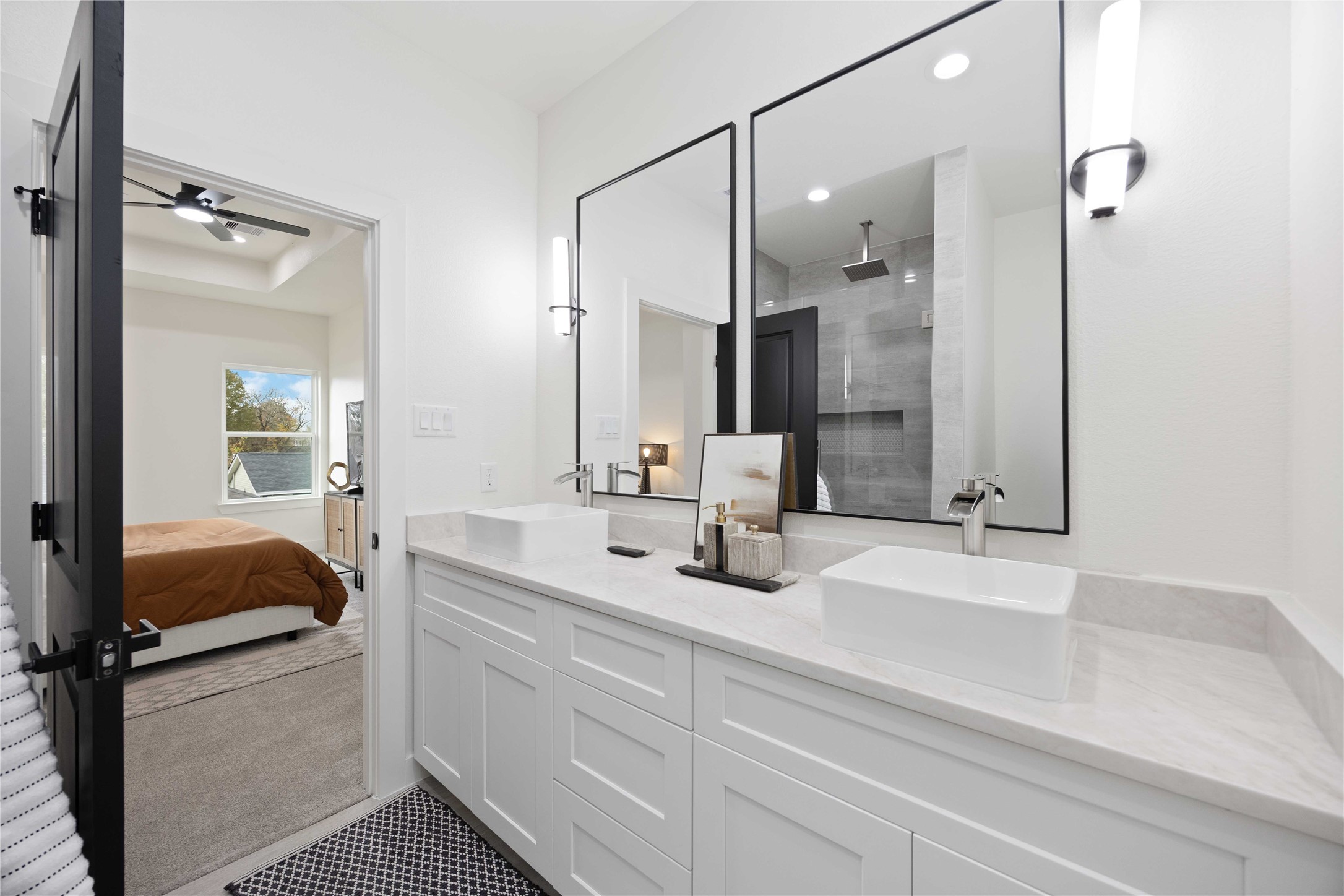 3528 Amos Street Houston, TX 77021 - Photo 25 of 30 a en suite bathroom with a sink and a mirror