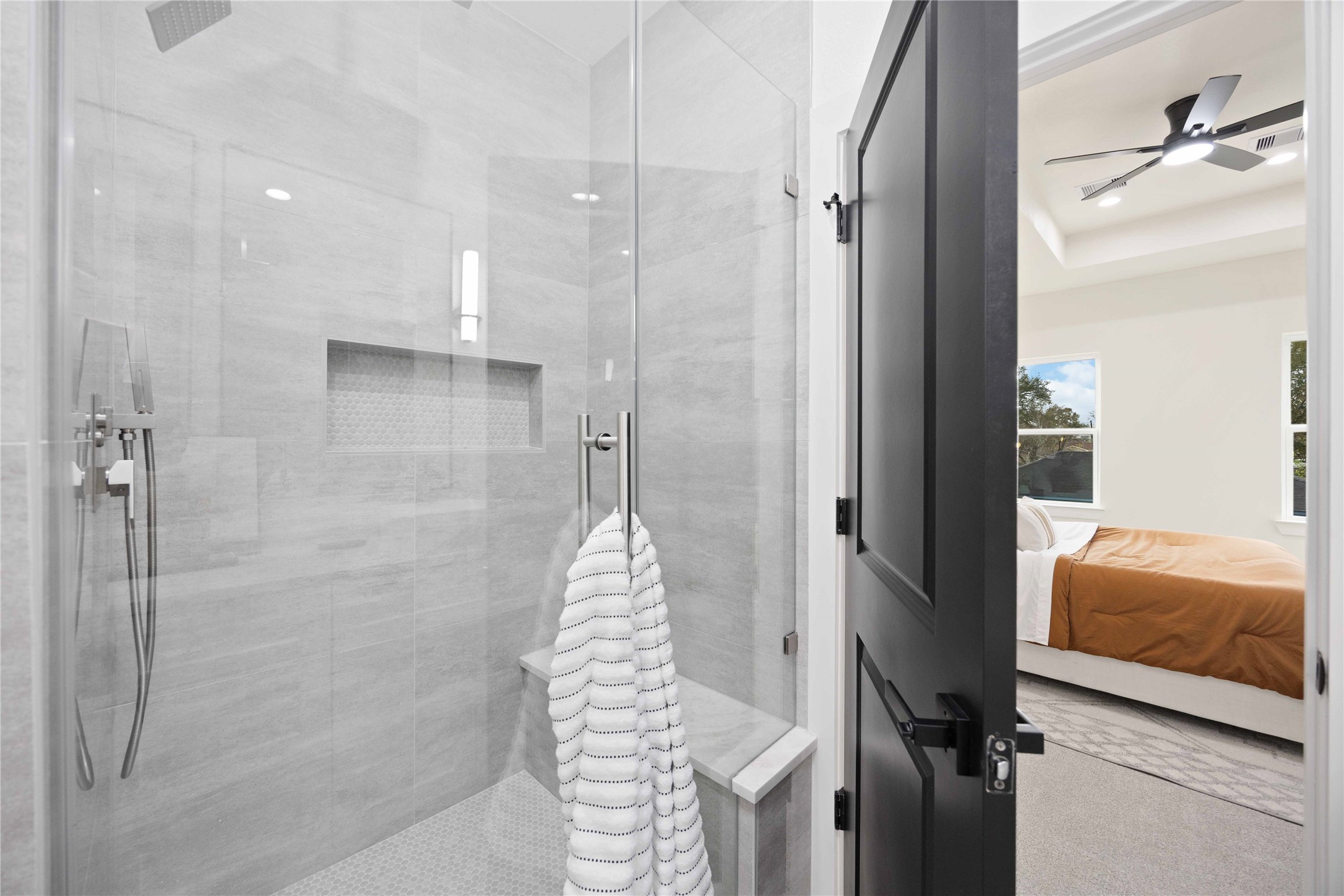 3528 Amos Street Houston, TX 77021 - Photo 26 of 30 a bathroom with a shower and a tub