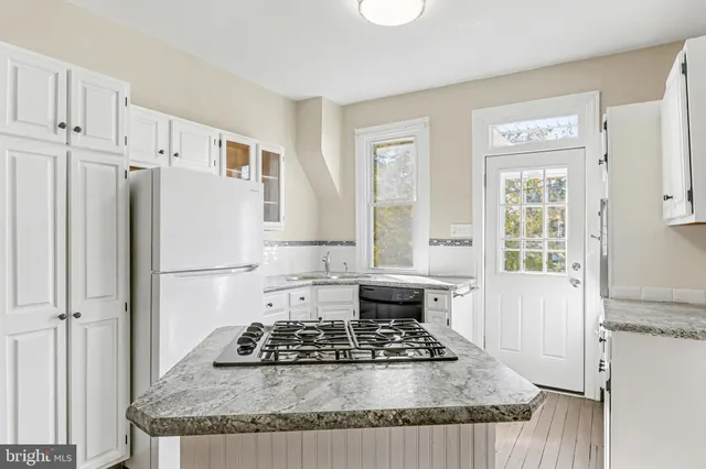 $1,695 | 128 South 18th Street, Camp Hill, PA 17011