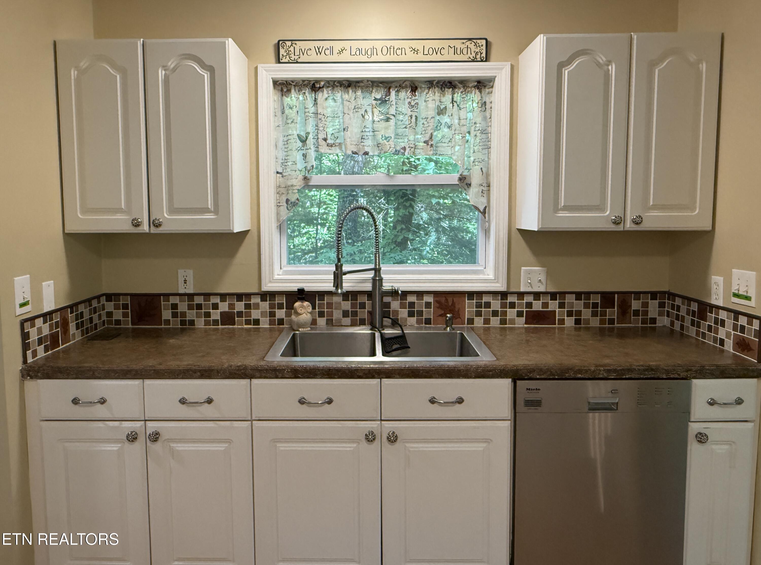 4039 Barb Hollow Road Walland, TN 37886 - Photo 19 of 46 Kitchen2