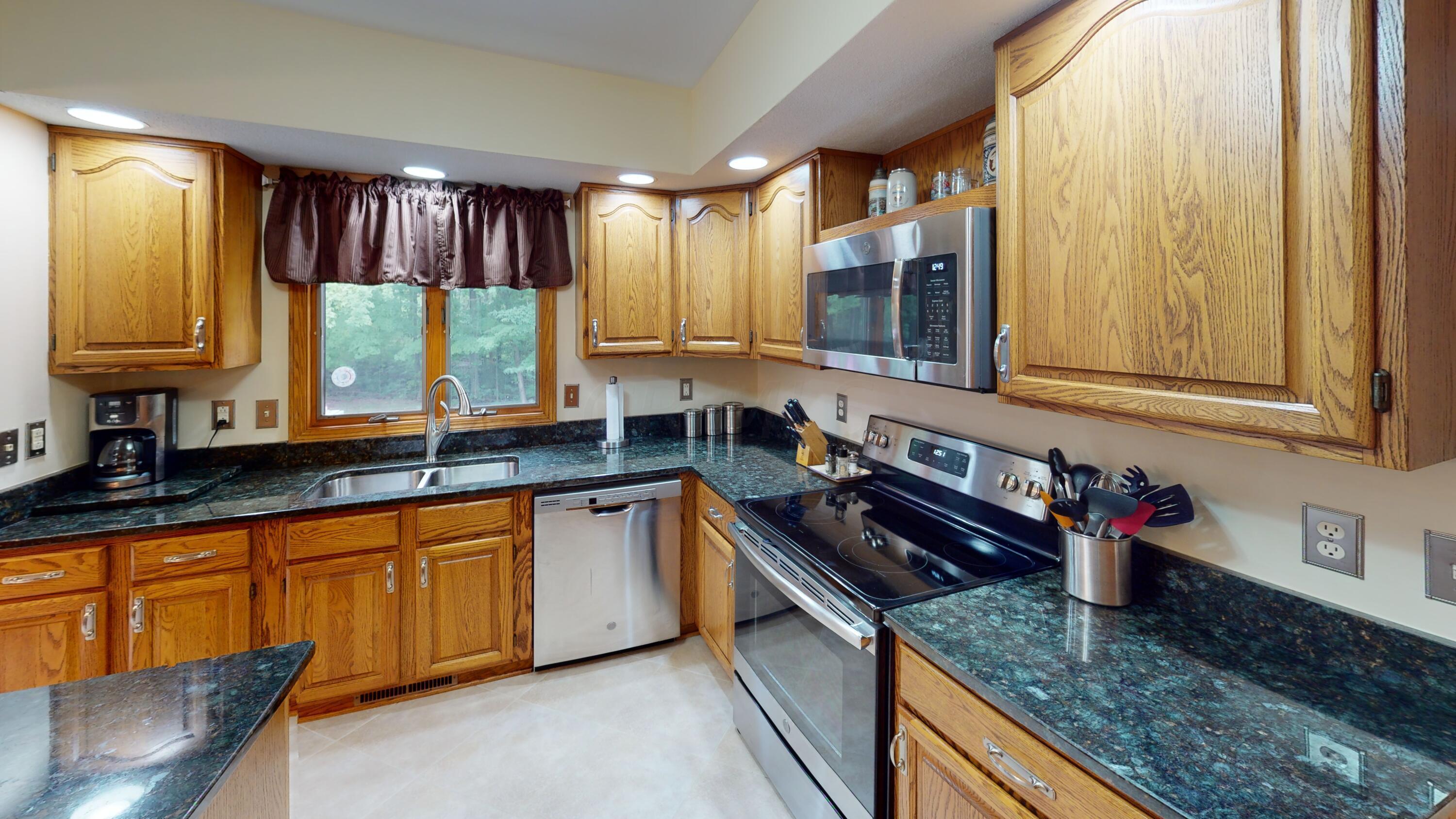136 Kimberwick Road Mansfield, OH 44904 - Photo 4 of 27 136-Kimberwick-Rd-Kitchen