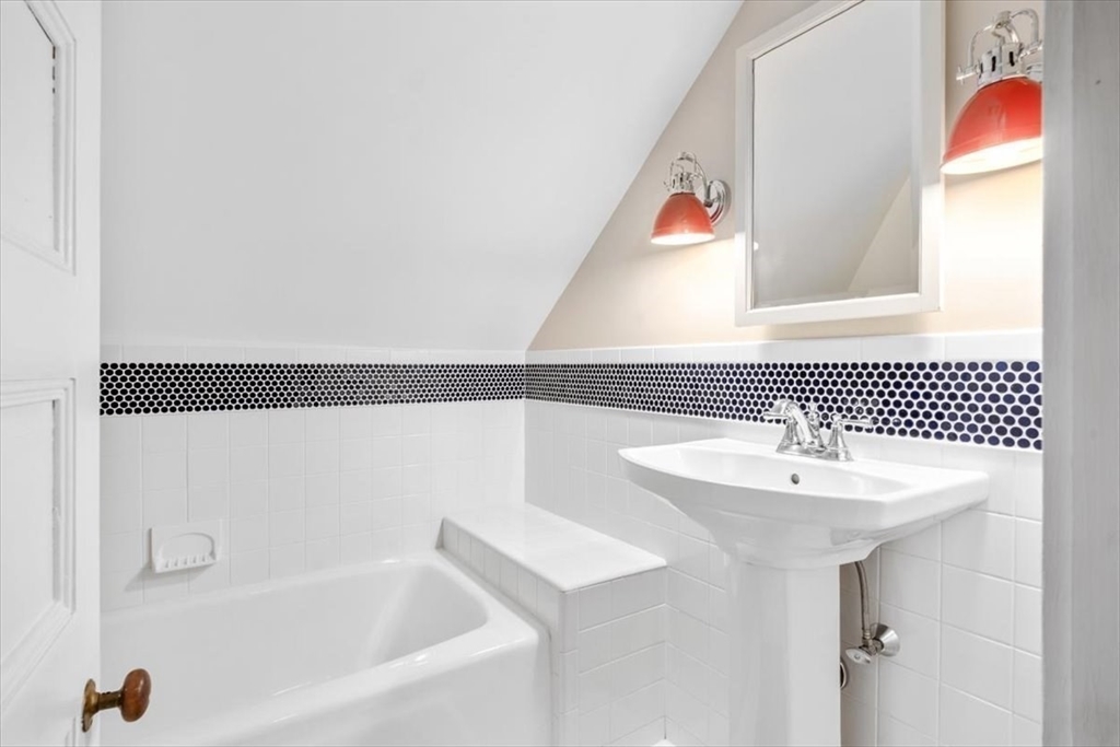 21 Middle Street Hingham, MA 02043 - Photo 24 of 32