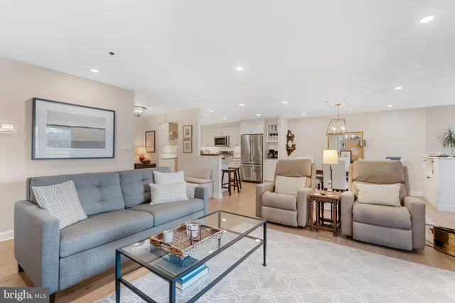 $330,000 | 2 Southerly Court, Unit 302, Towson, MD 21286